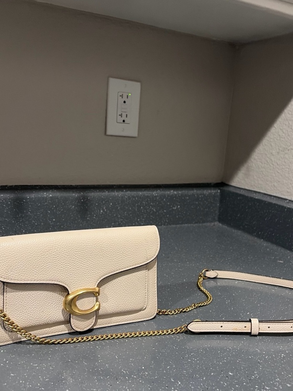 Coach Cream Leather Crossbody with Gold Chain and C Clasp - Picture 4 of 7